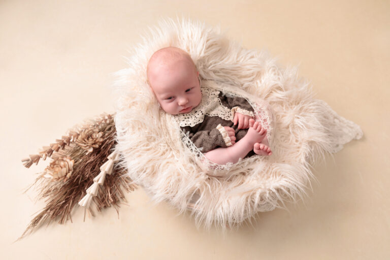 Newbornfotograaf te zevenbergen. studio of aan huis