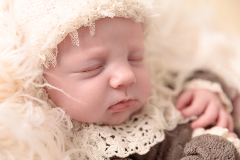 Newbornfotograaf te zevenbergen. studio of aan huis