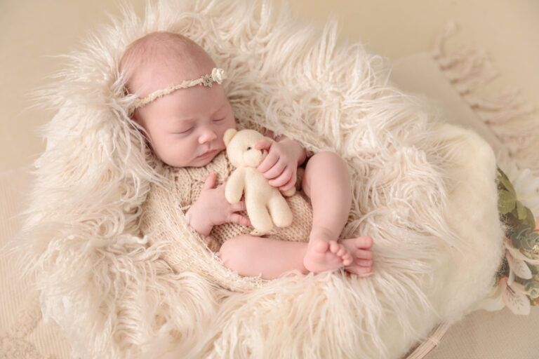 Newbornfotograaf te zevenbergen. studio of aan huis