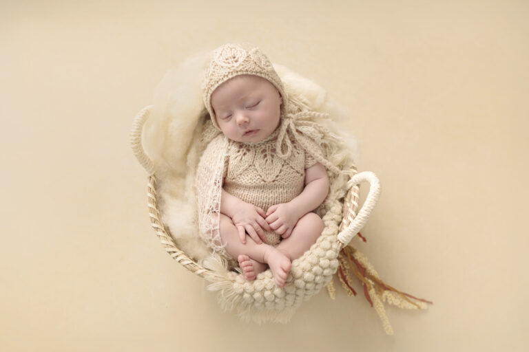 Newbornfotograaf te zevenbergen. studio of aan huis